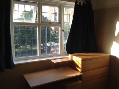 Lge Dble Room moments from Surbiton Station  Main Photo