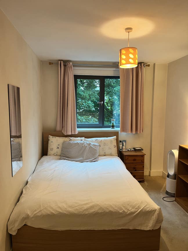 Double Room in 3 Bedroom Flat SW19 Main Photo