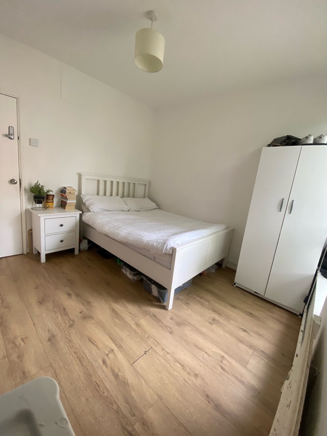Bright double room Zone 1/2 Elephant and Castle  Main Photo
