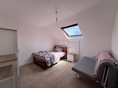 Furnished single bedroom available in Broomhill Main Photo