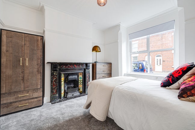 Luxury Room in Friendly Respectful Home. Main Photo