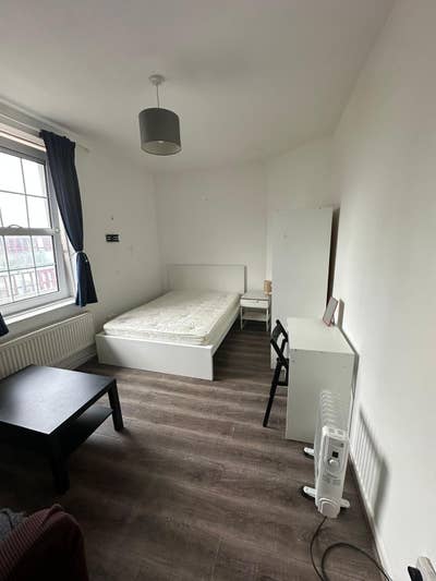 Sunny & Spacious Double Room E1 Spitalfields  Main Photo