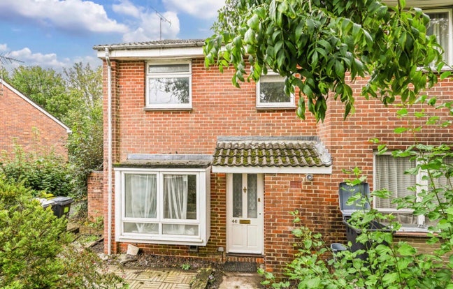 One single bedroom in a 4 bedroom shared house  Main Photo