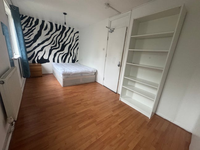 2 Furnished Bedrooms Near Station-Bills Included Main Photo