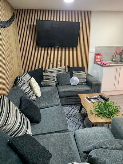 Luxury Room in 8 bed house! Main Photo