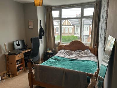 Spacious Double / 4 Bed House in Wood Green Main Photo