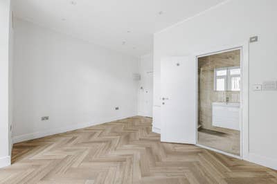 Great studio slat with balcony. Inc Council Tax! Main Photo