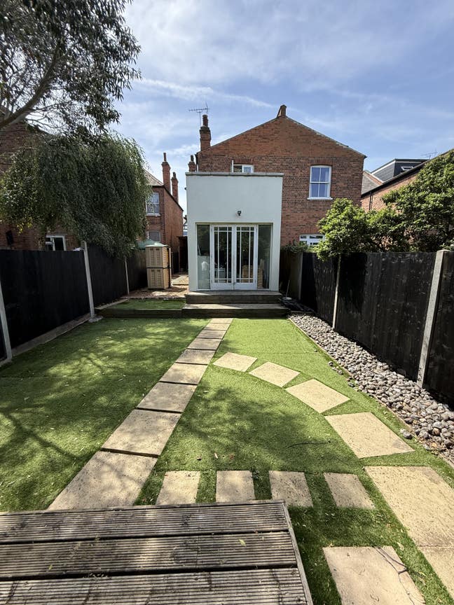W🤩W  Amazing Newly Refurbished 3 Bed Garden Flat Main Photo