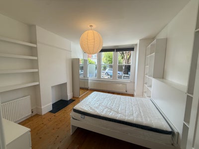 W🤩W  Amazing Newly Refurbished 3 Bed Garden Flat Main Photo