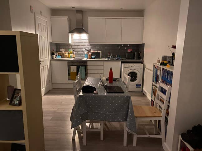 Amazing Studio Flat Tooting Borders Main Photo