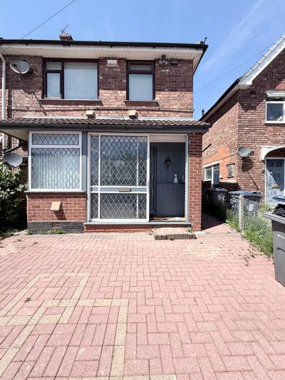 🏡 Double Rooms Available for Working Professional Main Photo