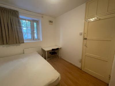 Amazing Location-Bills Included-Close to Stations Main Photo