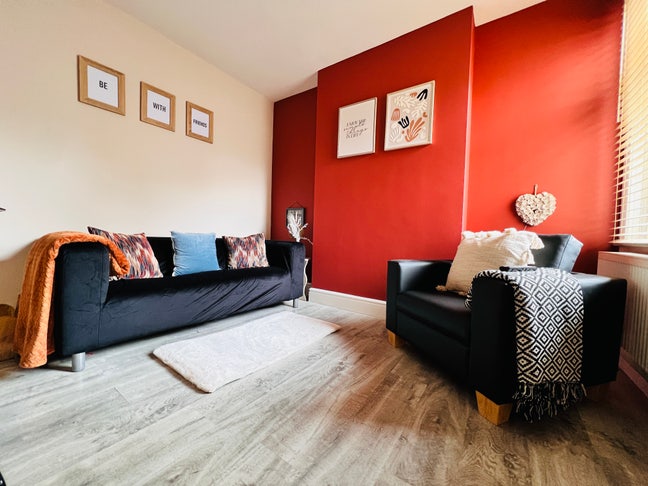Refurbished 4 bedroom house, town centre location Main Photo