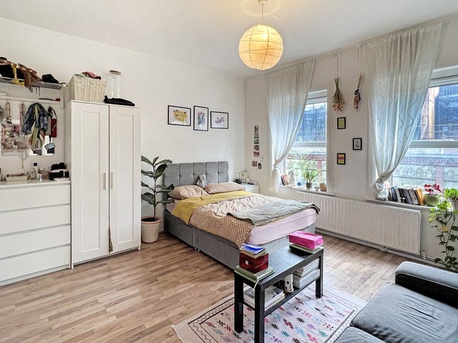 Including bills modern studio flat near tube stati Main Photo