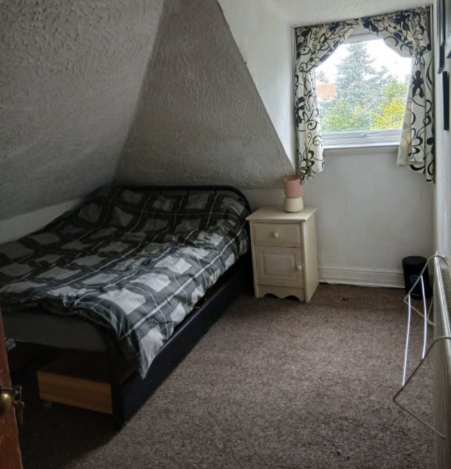 Small double room on third floor Main Photo