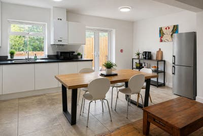 Bright Double En-suite Room, East Oxford Main Photo
