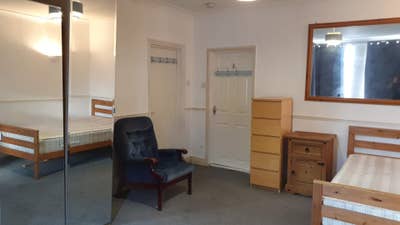Double room with private washroom Main Photo