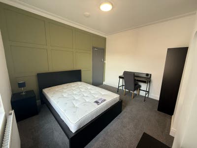 Double Room in Refurbished Modern House  Main Photo