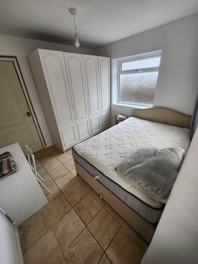 Single bedroom with bathroom and kitchen Main Photo