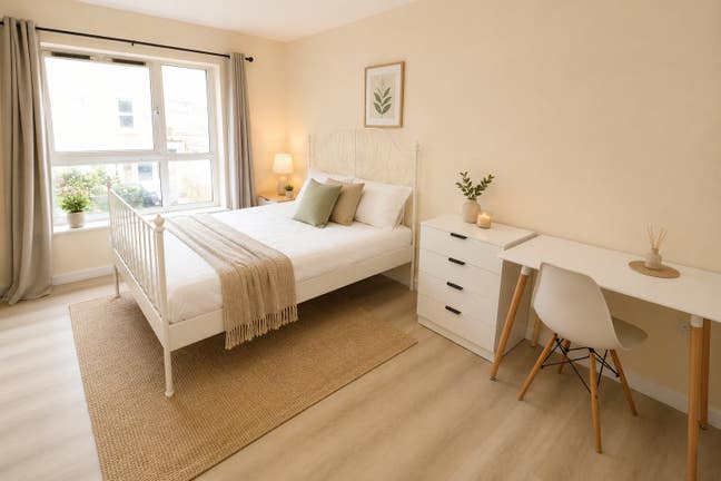 Brand New! Large Rooms in a Modern 3 Beds Flat!  Main Photo