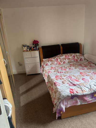 🏡 Spacious 2 Bed Flat | Balcony | East Ham E6 1ET Main Photo