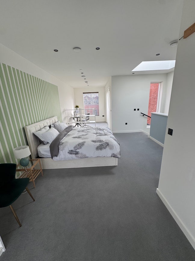 Spacious 5-Bedroom House for Rent in B16 ✨ Main Photo