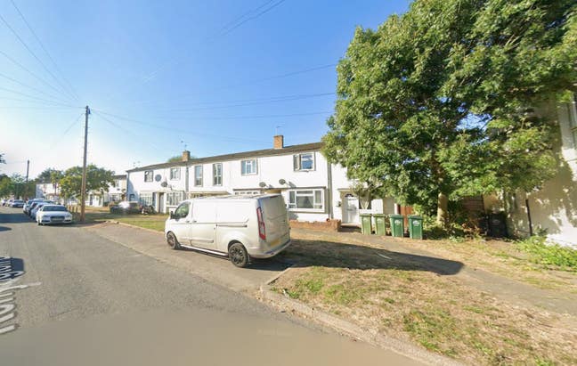 DSS - Studio Flat Available in Surrey TW16 Main Photo