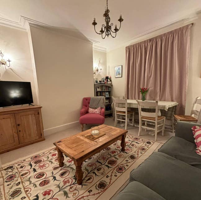 Bright Double Room Available in Parsons Green Main Photo