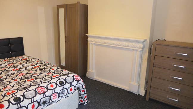 Freshly Refurbised Ensuite Studio HU3 Plane Street Main Photo