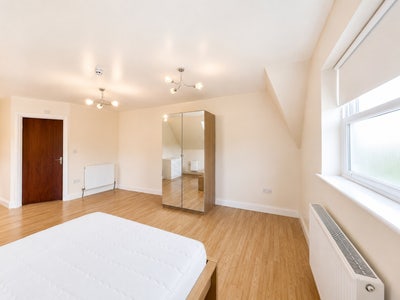 **Studio Flat** Ealing** Hamilton Road**  Main Photo