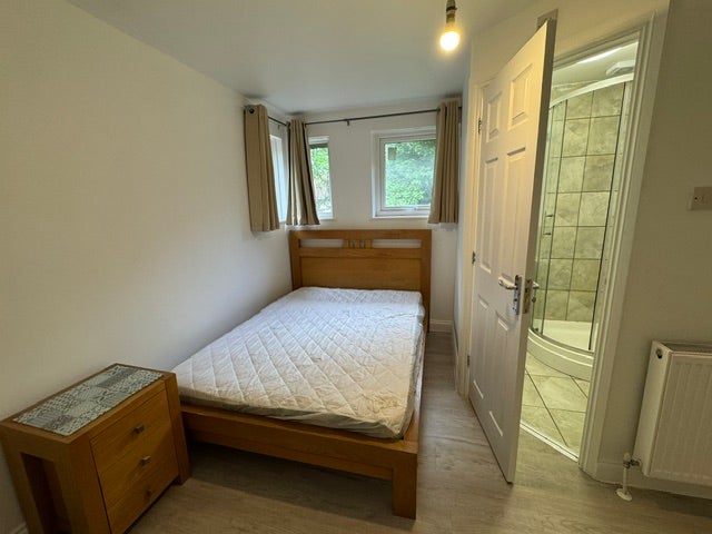 Double Bed with Ensuite  F/F in Milton Keynes Main Photo
