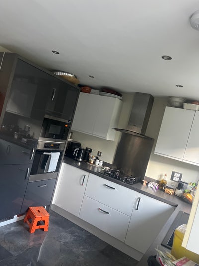 Lovely room in a home from home….. Main Photo