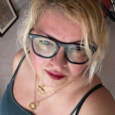 Professional Female seeks a double room Main Photo
