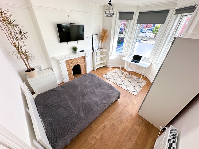 Big Double Bedroom bills included Main Photo