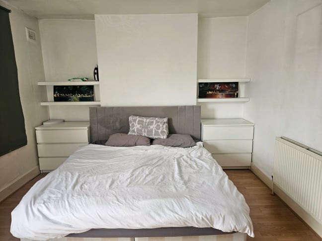 Bright double bedroom available  Main Photo