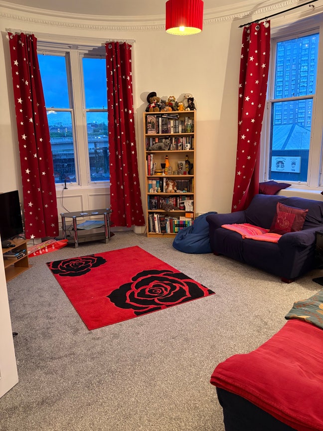 Double bedroom available in large flat Main Photo