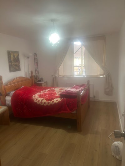 1 Double bedroom flat available in Edmonton Green. Main Photo