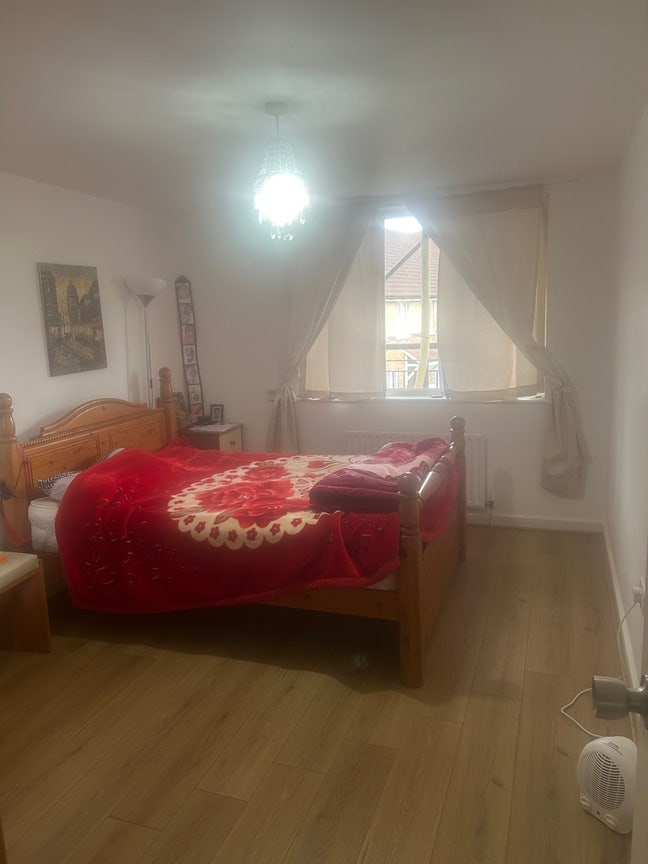 1 Double bedroom flat available in Edmonton Green. Main Photo