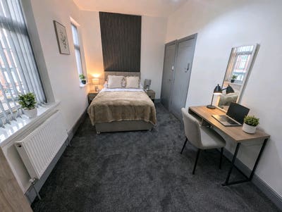 New double ensuite rooms - stoke town centre  Main Photo