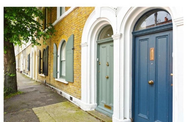 Double room in gorgeous Victoria Park house  Main Photo