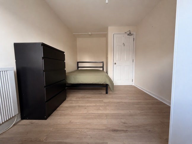 Spacious Double room in the Heart of Swindon  Main Photo