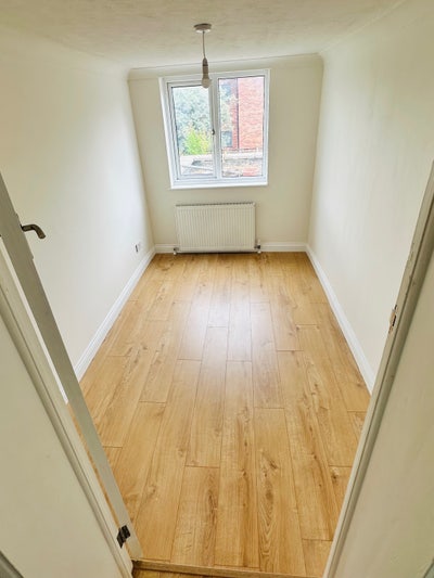 Single shared room Available -  All bills included Main Photo
