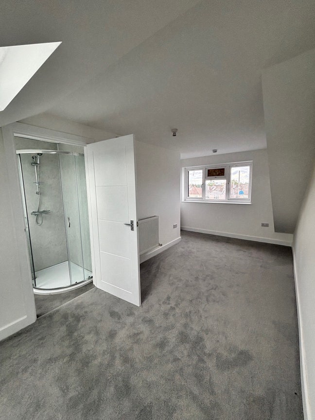 *New 7 Bedroom All En-Suites Property*   Main Photo