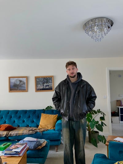 24M professional looking for houseshare/buddy up Main Photo
