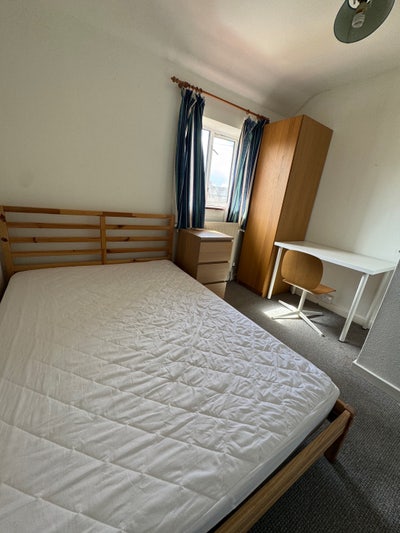 Bright Double Room - Bills Inc (M) Main Photo