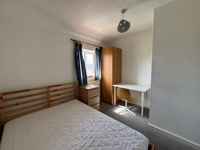 Bright Double Room - Bills Inc (M) Main Photo