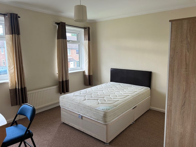 Double bedroom available close to Durham city cent Main Photo