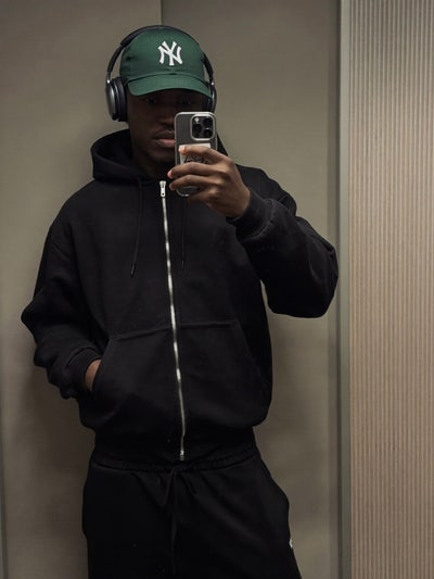 Student looking for accommodation Main Photo
