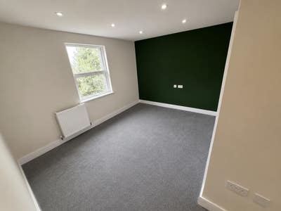 En-Suite Rooms, Bills Inc. — Swindon Share Main Photo