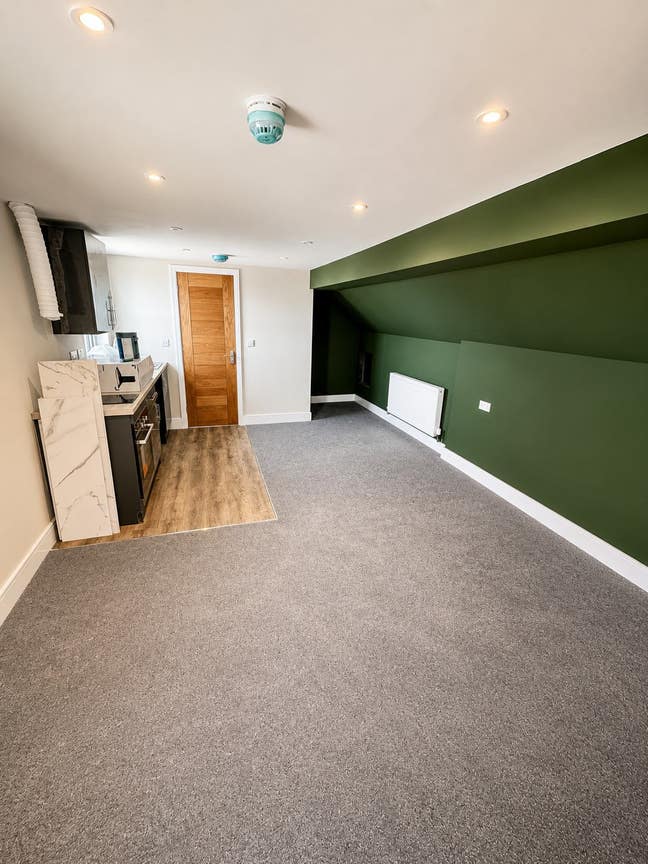 En-Suite Rooms, Bills Inc. — Swindon Share Main Photo